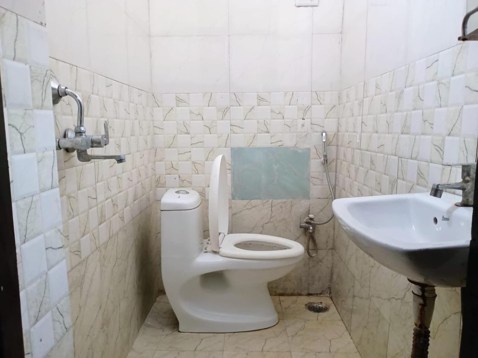 Budget Friendly Metro Regency Lucknow Exterior photo