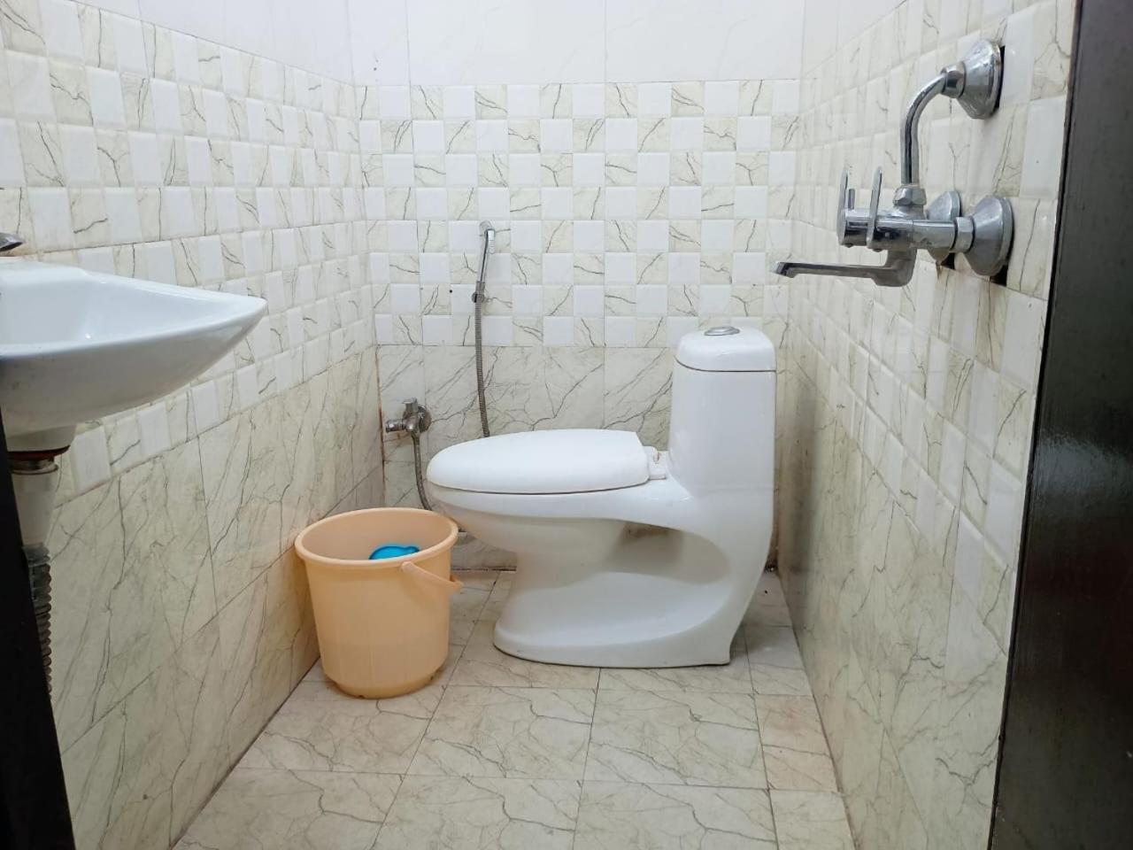 Budget Friendly Metro Regency Lucknow Exterior photo