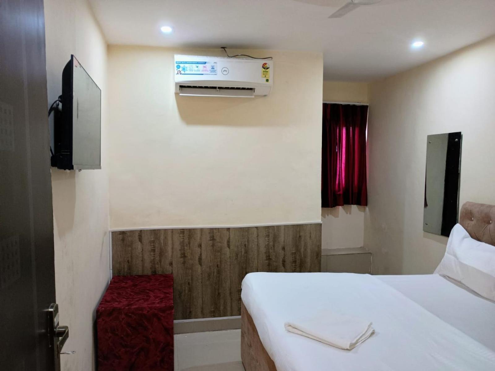 Budget Friendly Metro Regency Lucknow Exterior photo